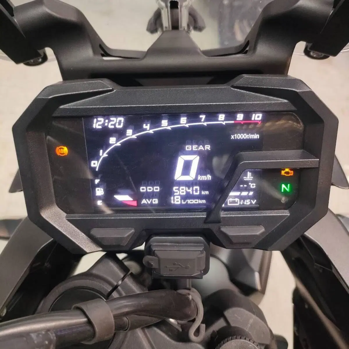 Voge Trofeo 300AC (2021 - 26) (4)