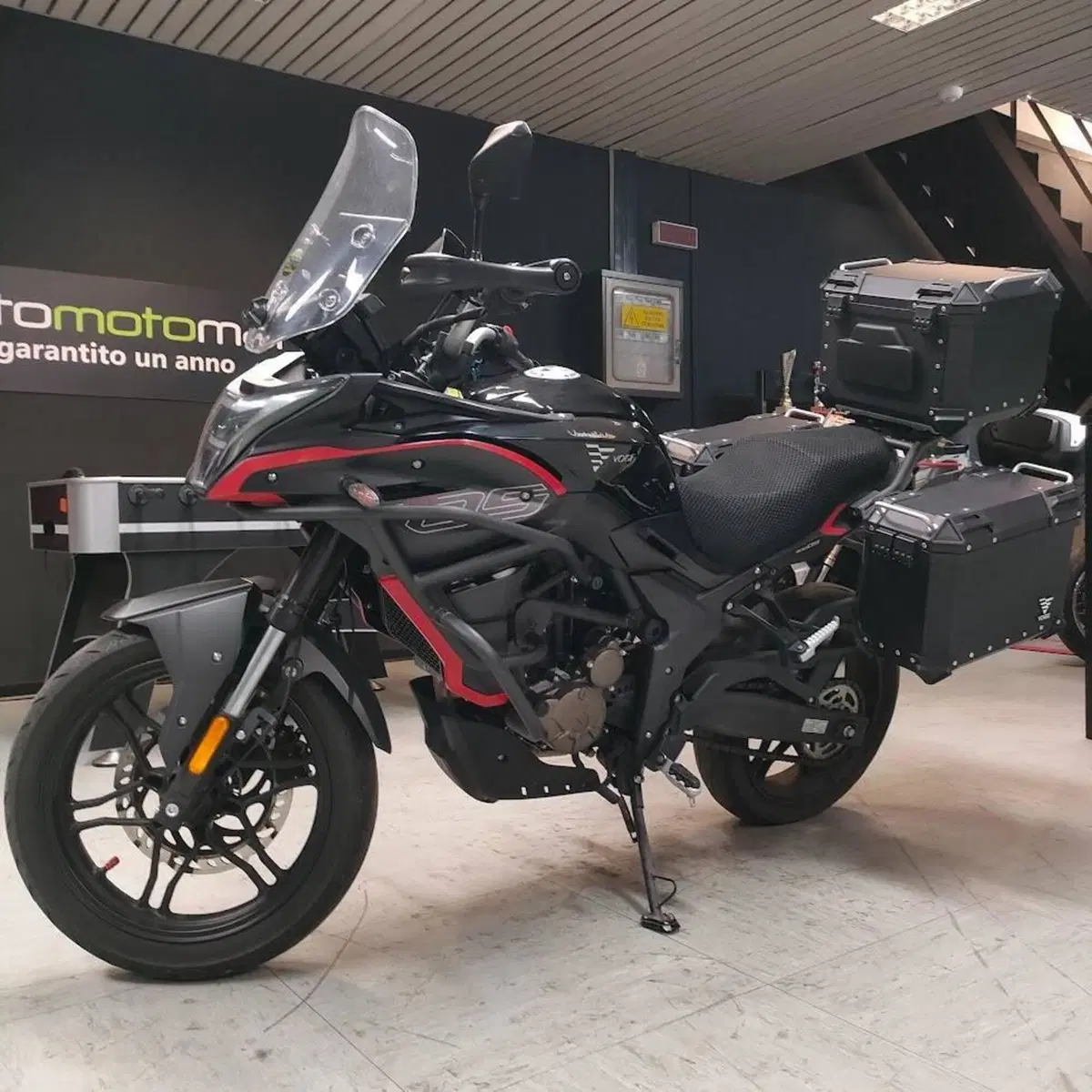 Voge Trofeo 300AC (2021 - 26) (2)