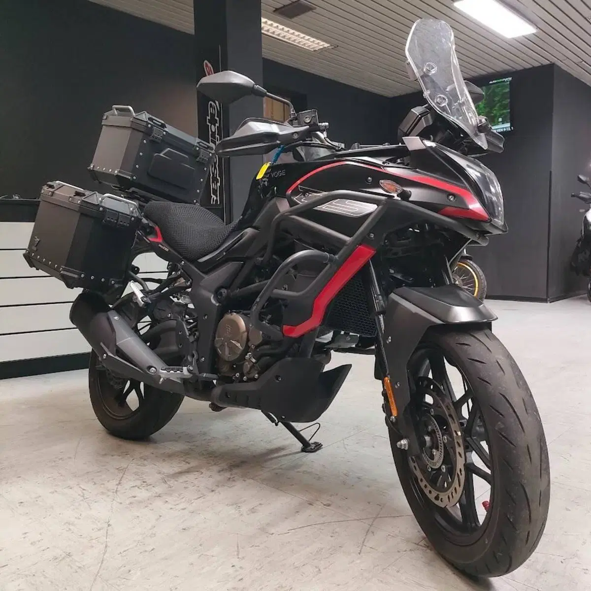 Voge Trofeo 300AC (2021 - 26) (5)