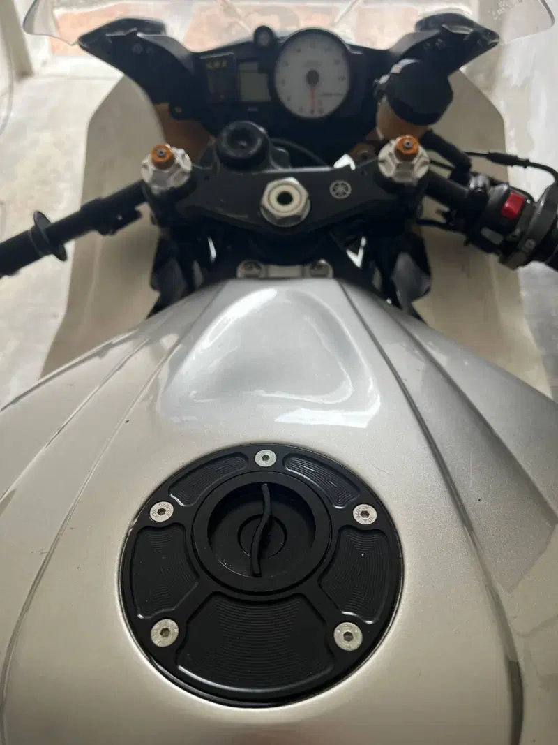 Yamaha YZF R6 (2003 - 04) (10)