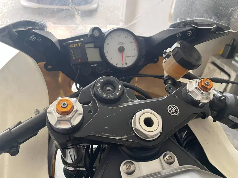 Yamaha YZF R6 (2003 - 04) (2)