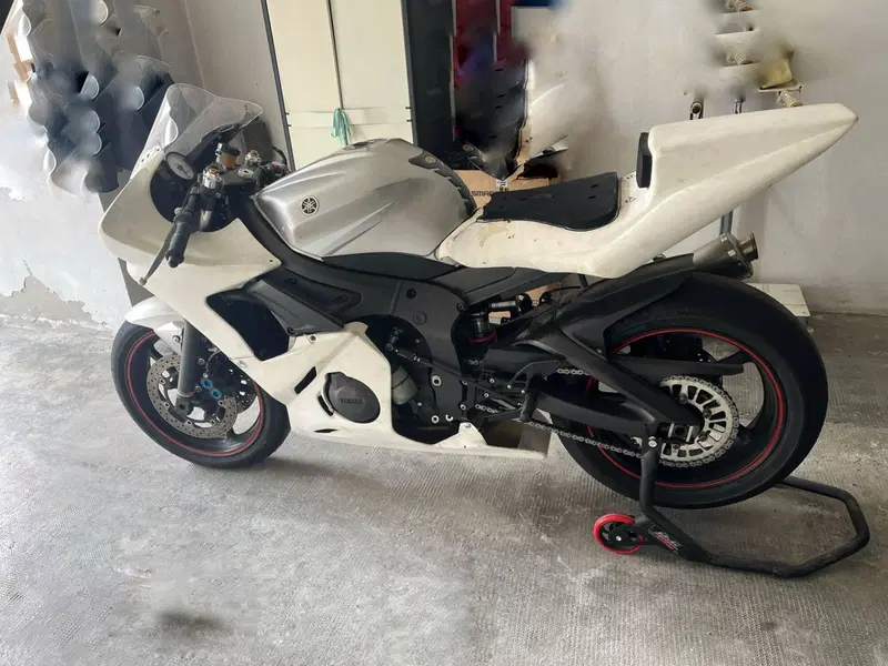 Yamaha YZF R6 (2003 - 04) (8)