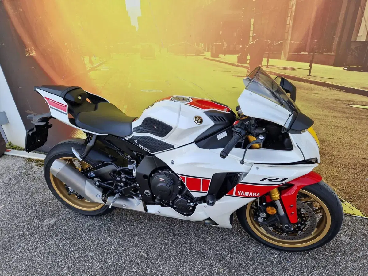 Yamaha YZF R1 GYTR PRO 25th Anniversary (2024) (2)