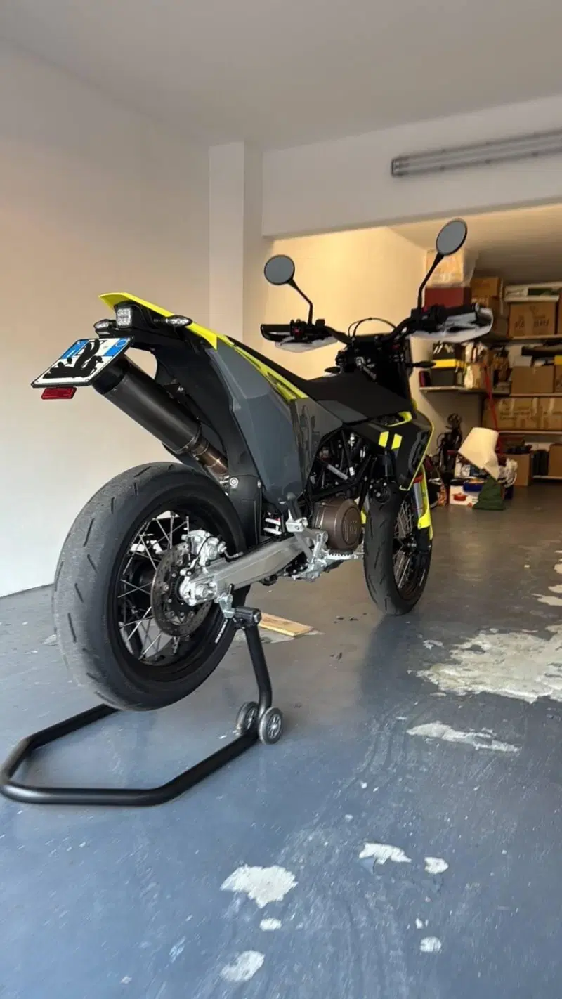 Husqvarna 701 Supermoto (2023 - 25)