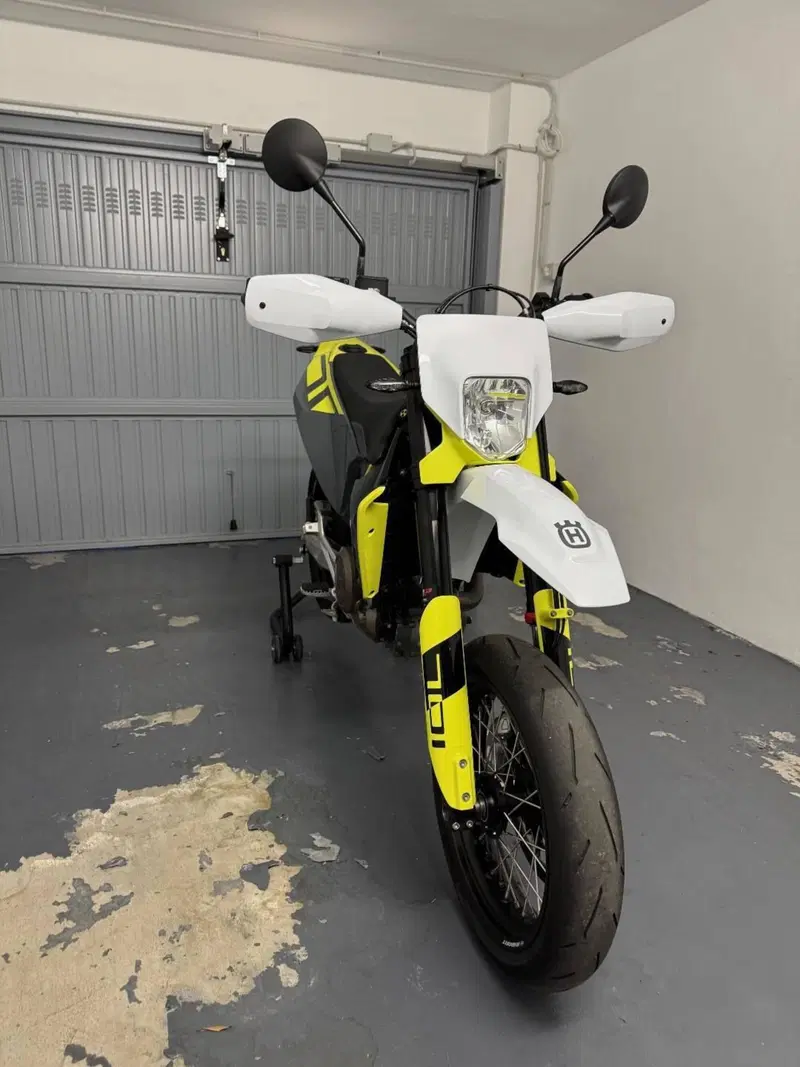 Husqvarna 701 Supermoto (2023 - 25) (3)