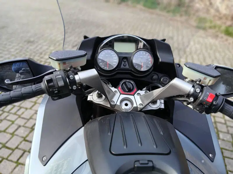 Kawasaki GTR 1400 (2007 - 09) (4)