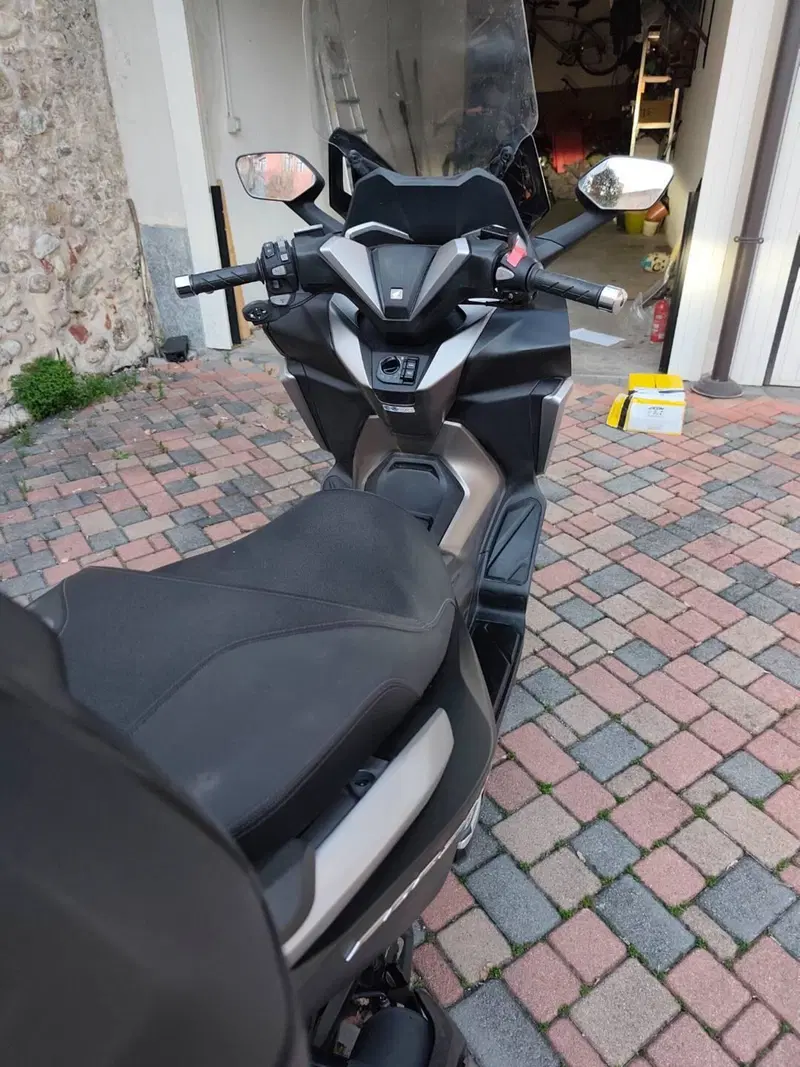 Honda Forza 350 Deluxe (2022 - 24) (4)
