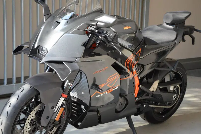 KTM 990 RC R (2026) (8)