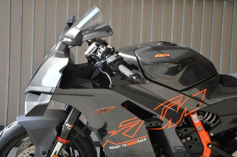 KTM 990 RC R (2026) (9)
