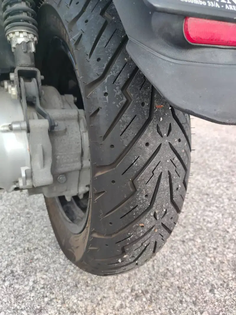 Piaggio Beverly 350 SportTouring ie ABS (2011 - 17) (3)