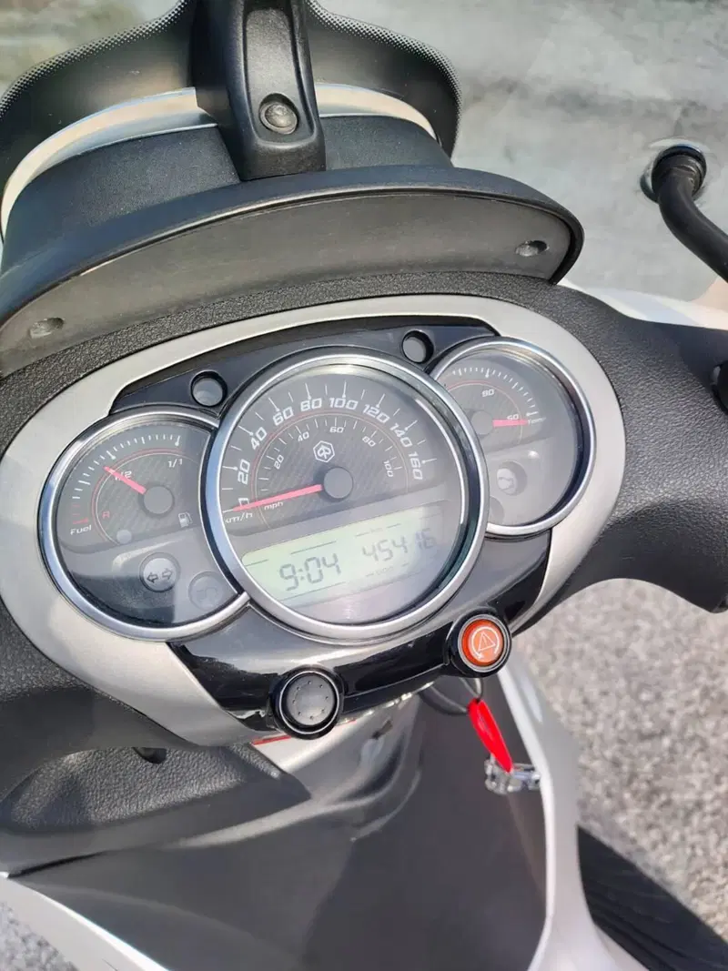 Piaggio Beverly 350 SportTouring ie ABS (2011 - 17) (5)