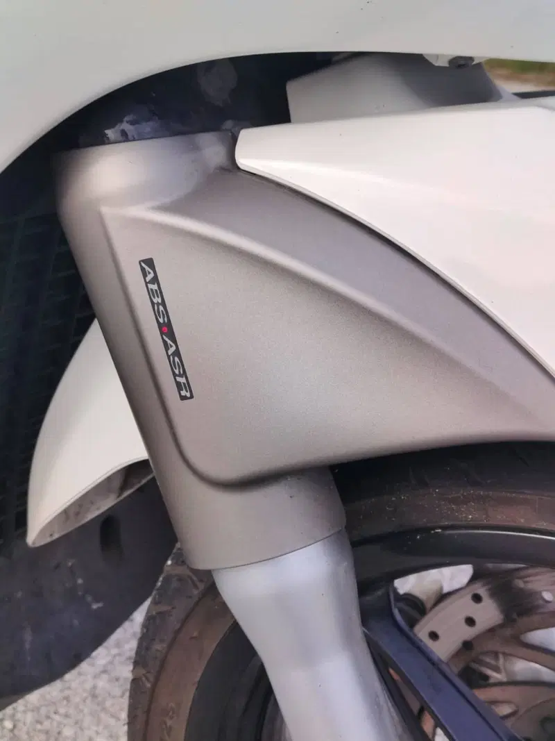 Piaggio Beverly 350 SportTouring ie ABS (2011 - 17) (6)