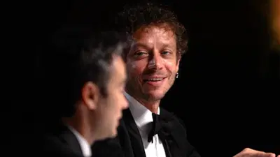 "&Egrave; una cena incredibile questa, ahhahaha" ha detto Valentino Rossi, al tavolo con altri campioni: "Non guider&ograve; pi&ugrave; una MotoGP. Bez &egrave; il pi&ugrave; in forma" [VIDEO]