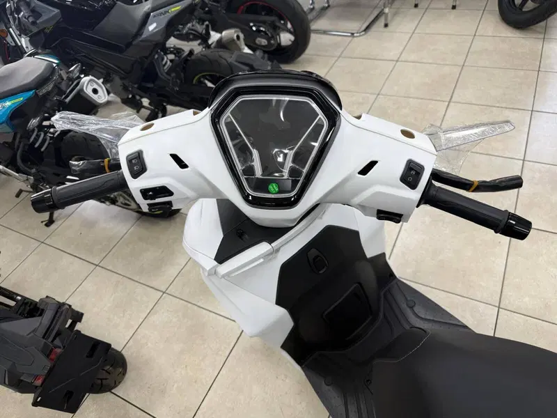 Voge Sfida SR16 200 (2025 - 26) (5)