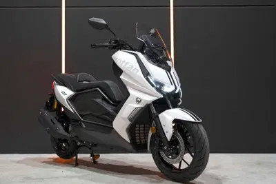 La &ldquo;Promo Colore&rdquo; di Wottan: scooter GT2 300 bianco a 3.890 Euro