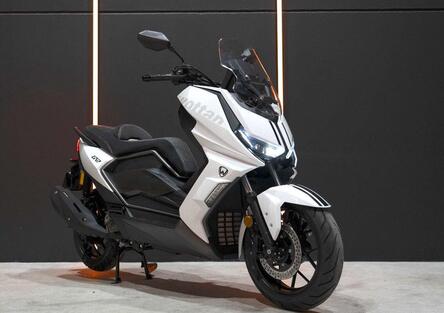 La “Promo Colore” di Wottan: scooter GT2 300 bianco a 3.890 Euro