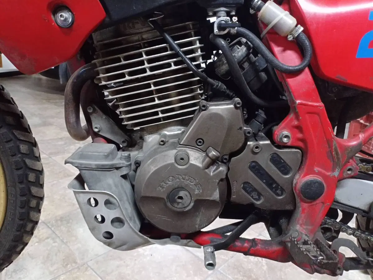 Honda NX 650 Dominator (1988 - 90) (4)