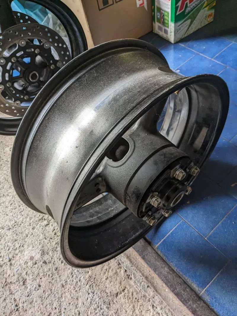 Cerchi originali Yamaha R1 (3)