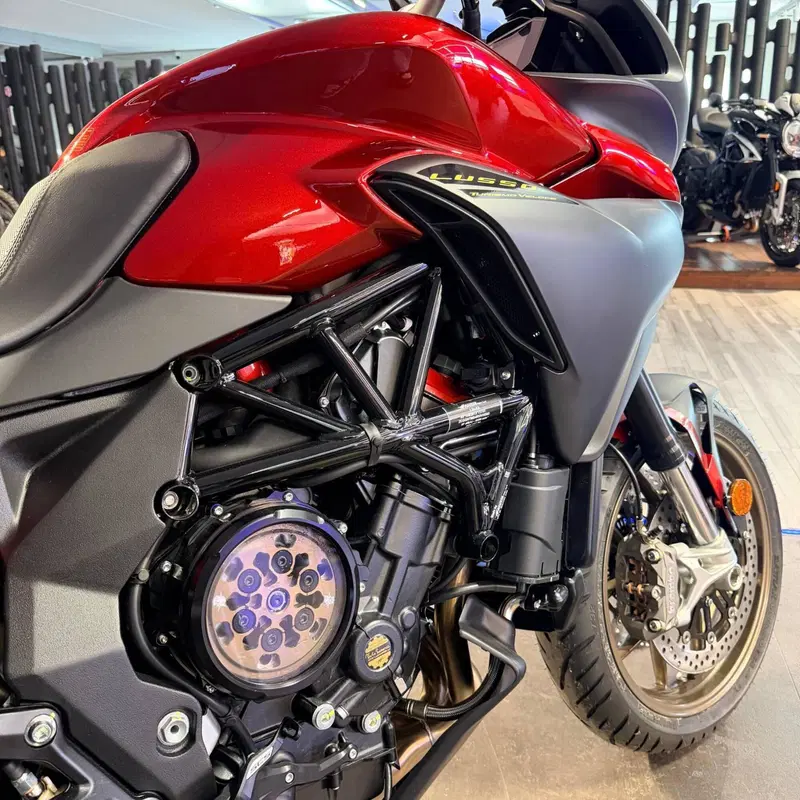 MV Agusta Turismo Veloce 800 Lusso SCS (2021 - 26) (5)