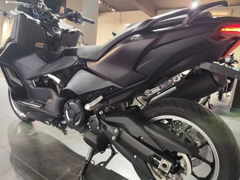 Yamaha T-Max 560 (2025 - 26) (6)