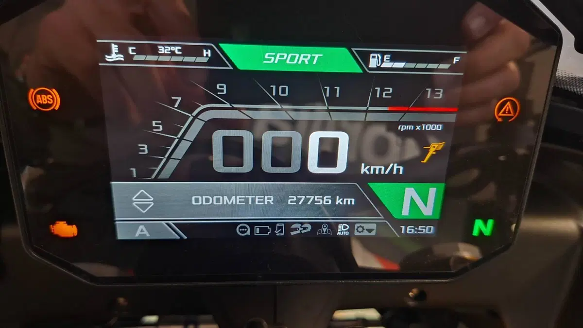 Aprilia Tuono V4 (2021 - 24) (4)