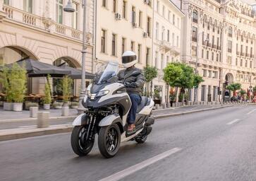 Nuovo Yamaha Tricity 300 2026: lo scooter a tre ruote rinnovato in tutto, ora anche con l’airbag