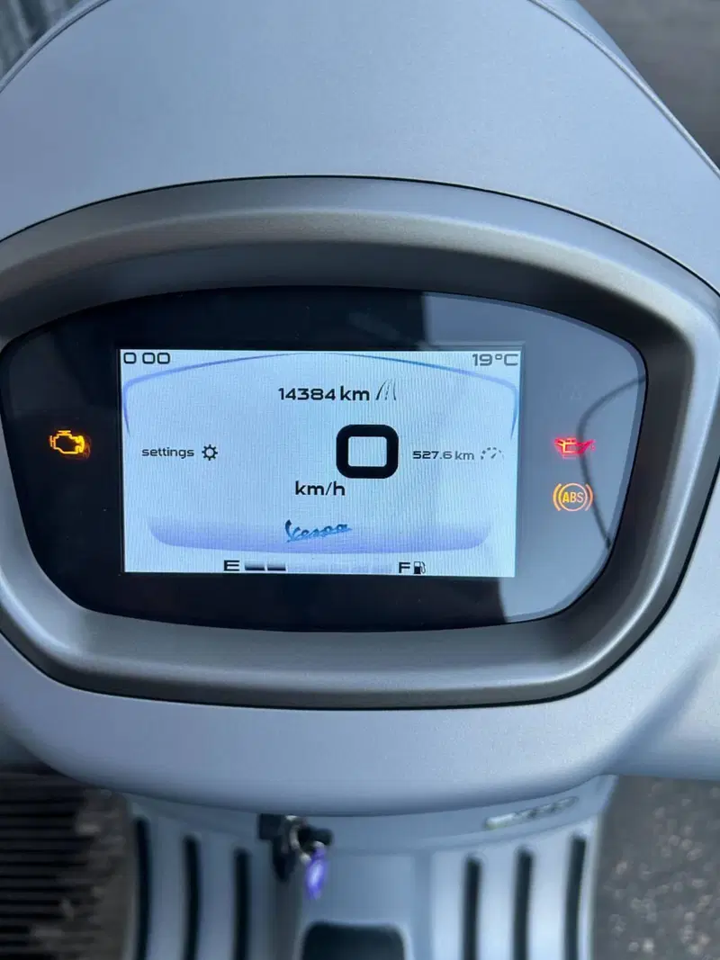 Vespa GTS 300 Super Tech (2023 - 24) (8)