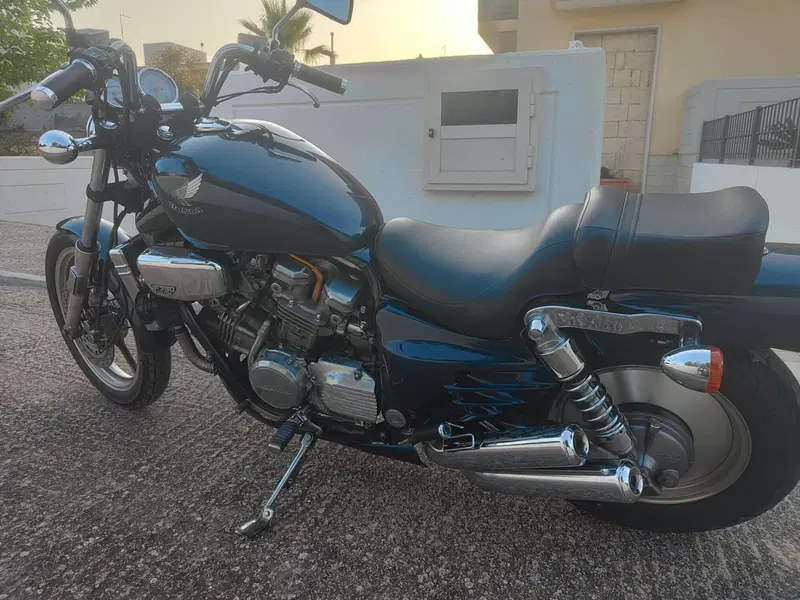 Honda VF 750 c (2)