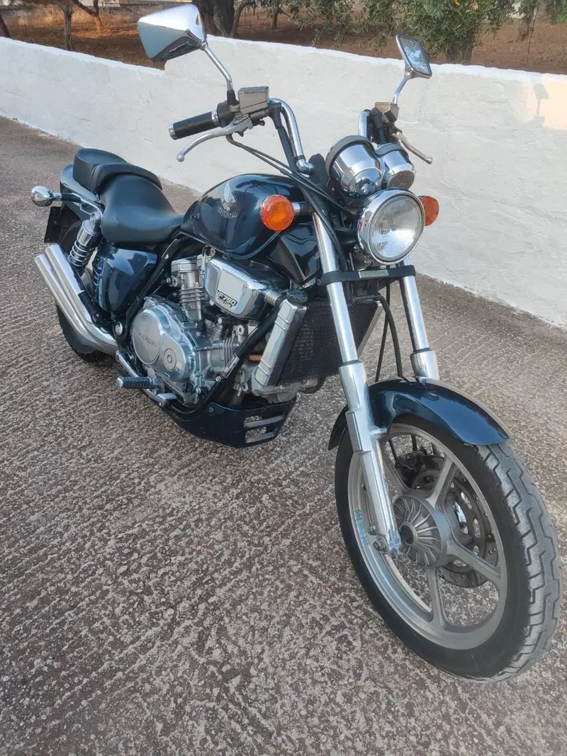 Honda VF 750 c (5)