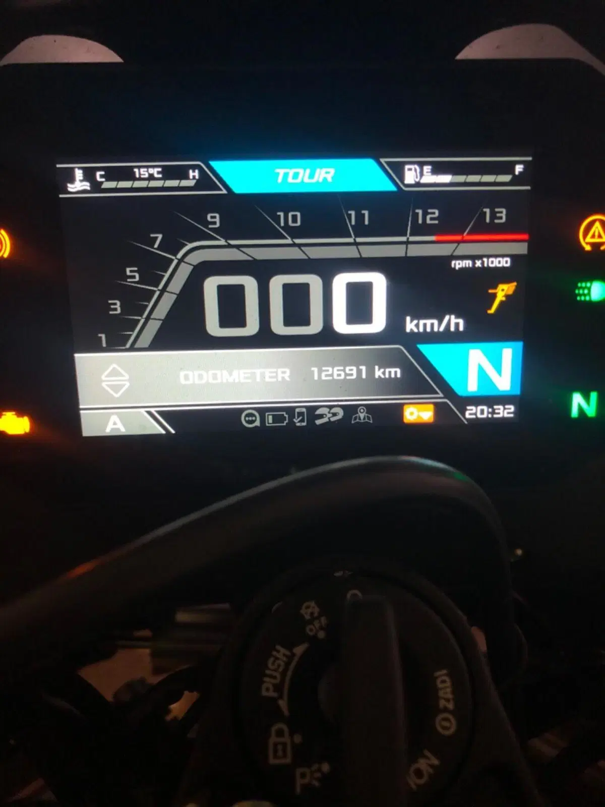 Aprilia Tuono V4 Factory (2021 - 24) (4)