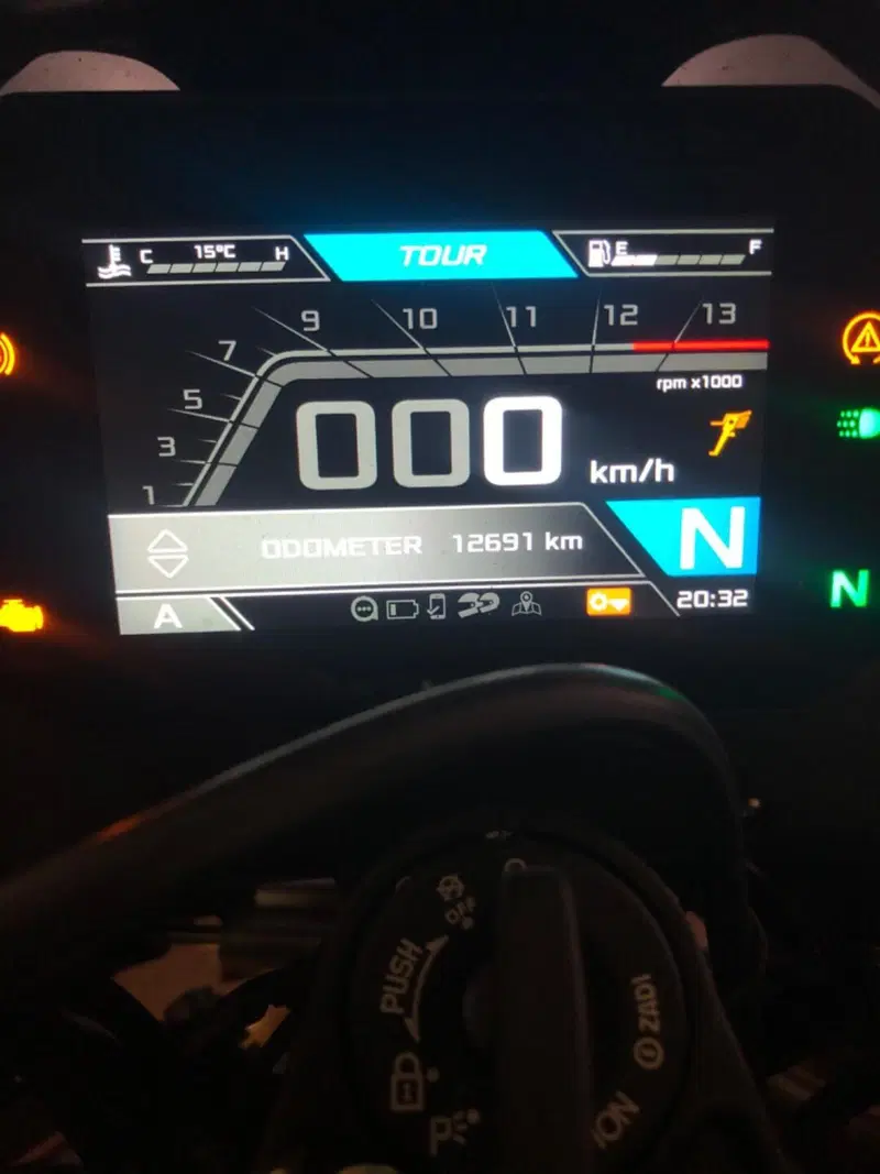 Aprilia Tuono V4 Factory (2021 - 24) (4)
