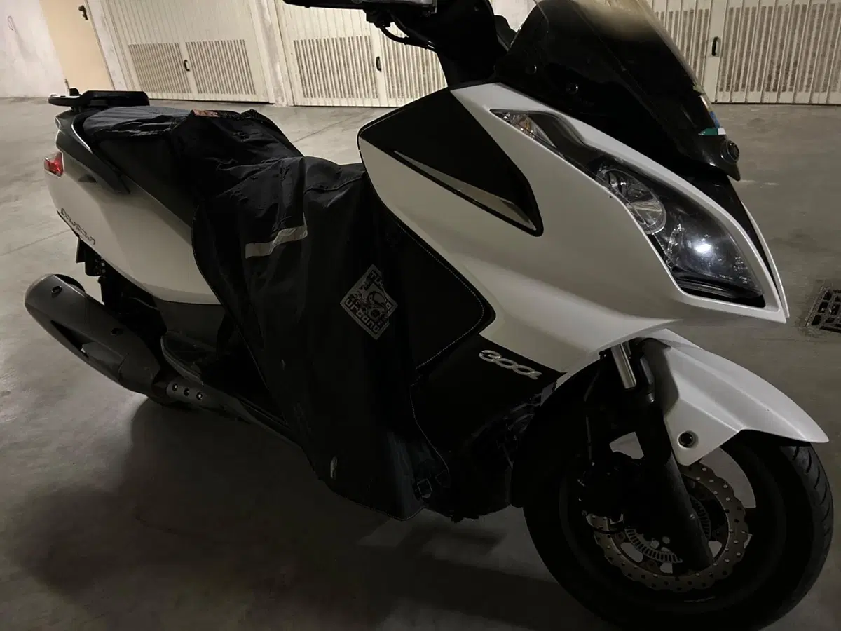 Kymco Downtown 300i (2009 - 17) (3)