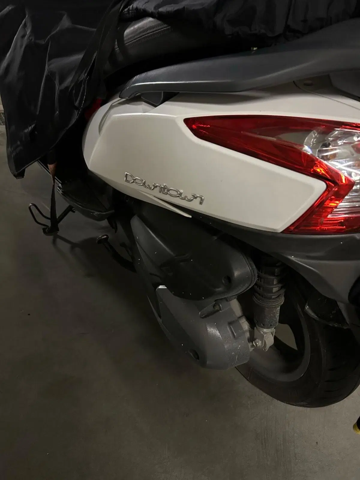 Kymco Downtown 300i (2009 - 17) (4)