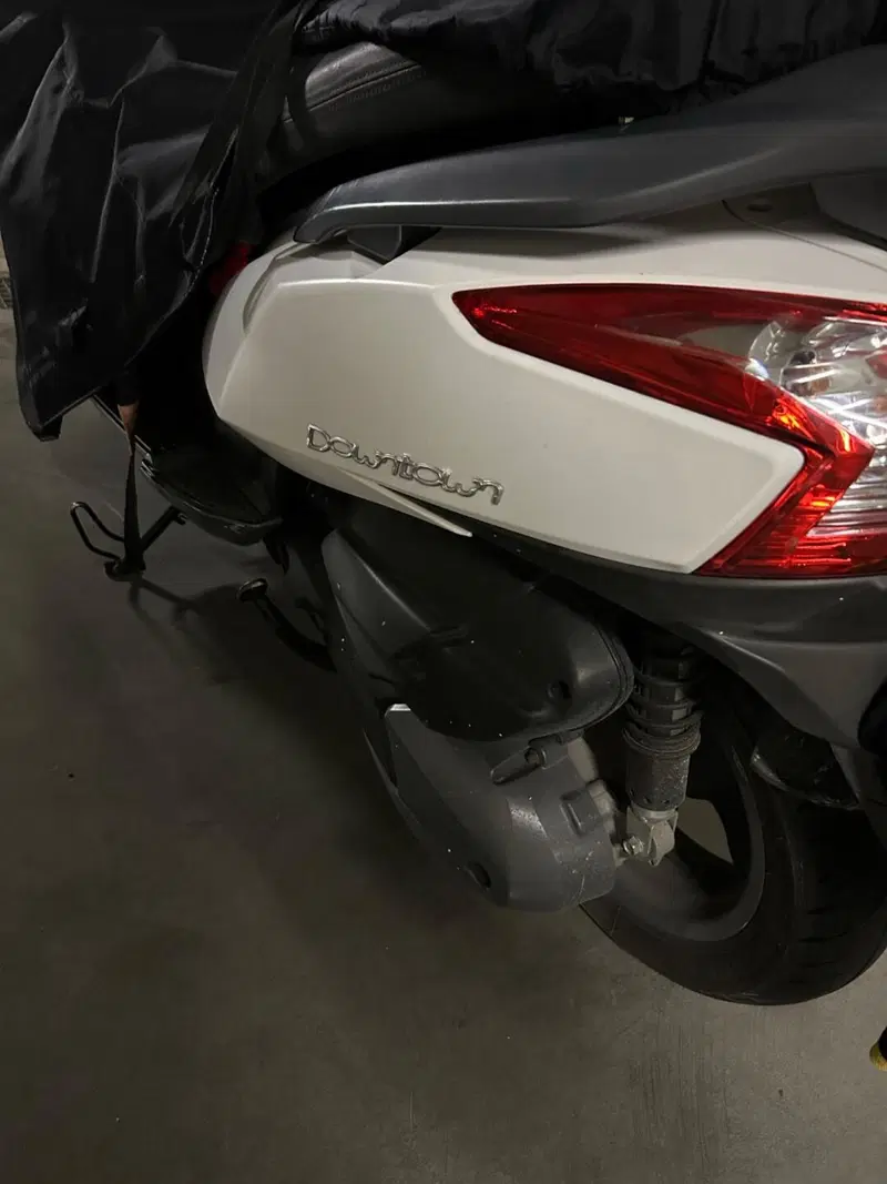 Kymco Downtown 300i (2009 - 17) (4)