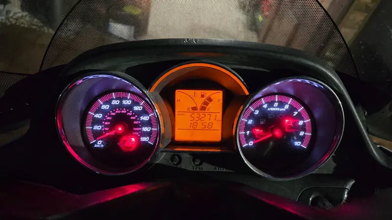 Kymco Downtown 300i ABS (2009 - 17) (4)