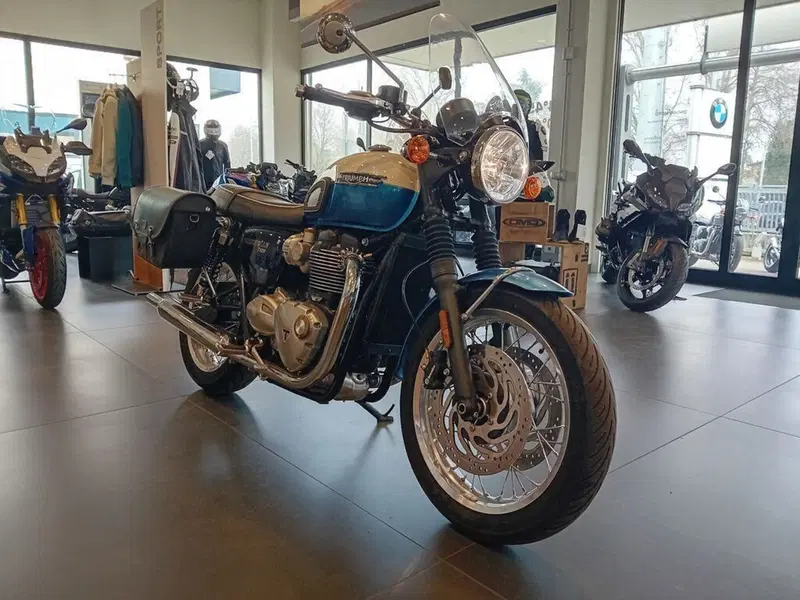 Triumph Bonneville T120 (2021 - 25) (3)