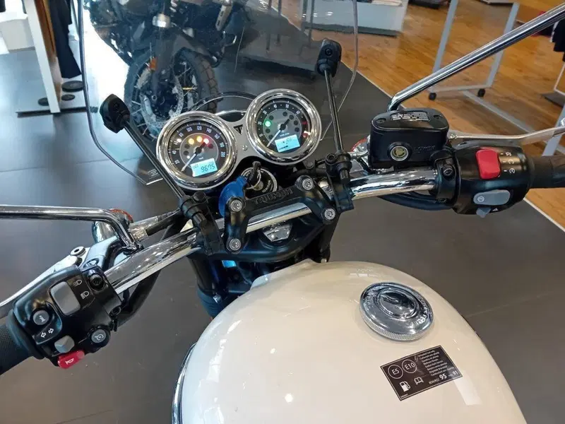 Triumph Bonneville T120 (2021 - 25) (8)