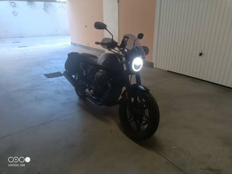 Moto Guzzi V7 III Stone Night Pack (2019 - 20) (3)
