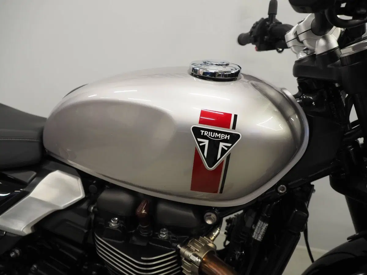 Triumph Speed Twin 900 (2025 - 26) (5)