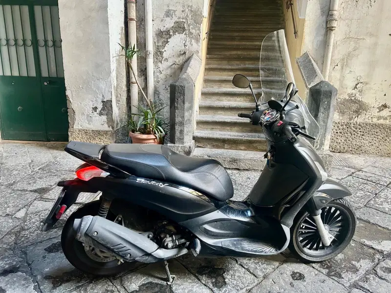 Piaggio Beverly 300 i.e. ABS-ASR (2016 - 20) (3)