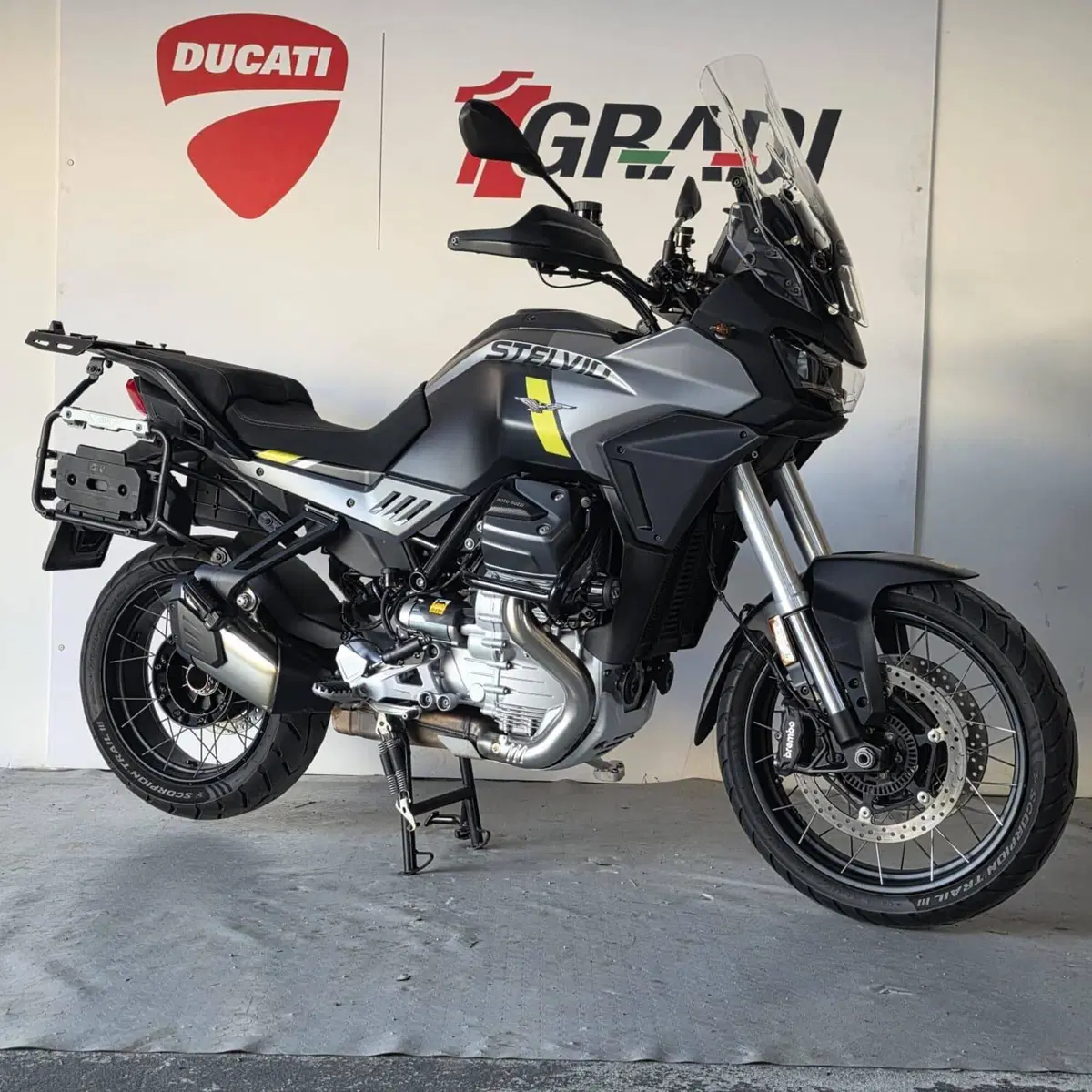 Moto Guzzi Stelvio (2024 - 26)