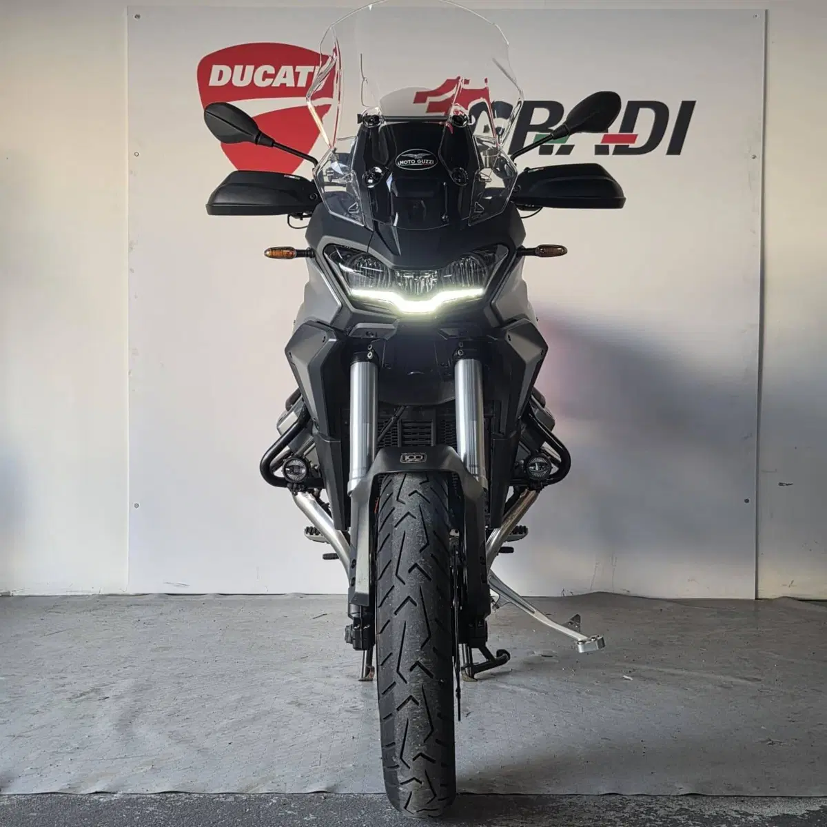 Moto Guzzi Stelvio (2024 - 26) (2)