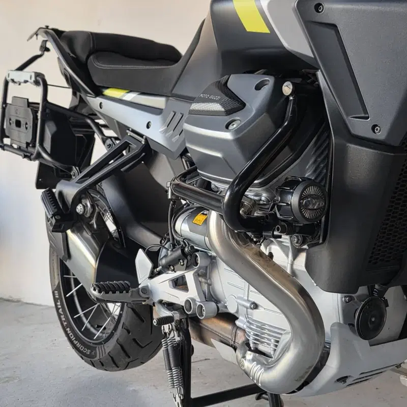Moto Guzzi Stelvio (2024 - 26) (5)