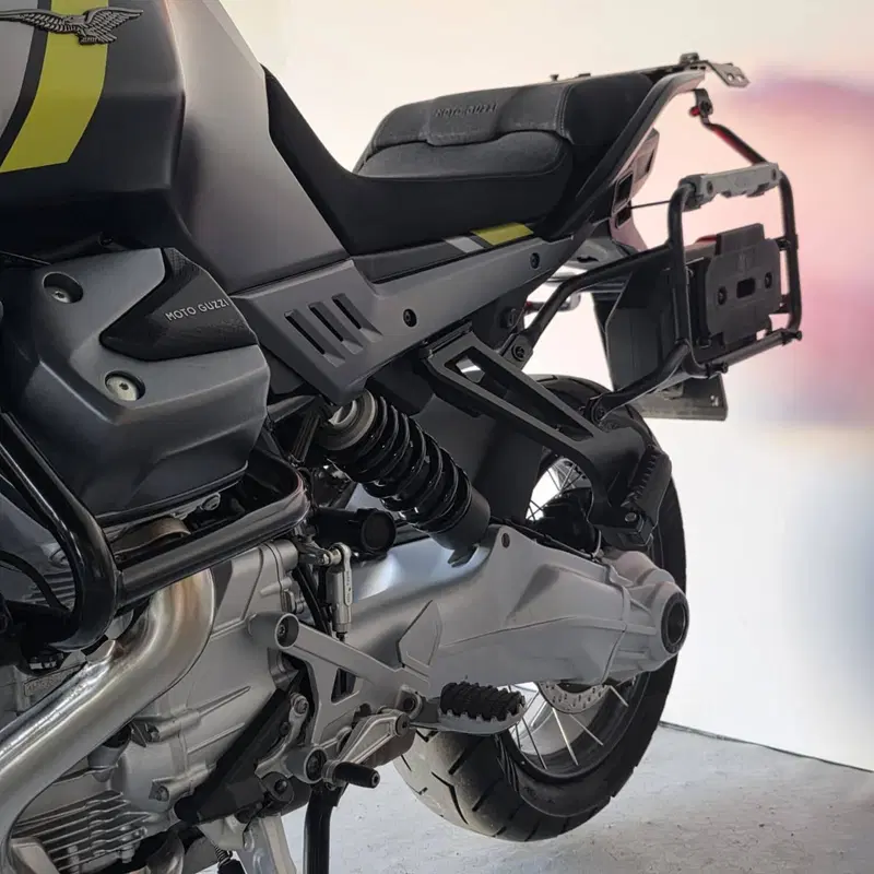 Moto Guzzi Stelvio (2024 - 26) (6)