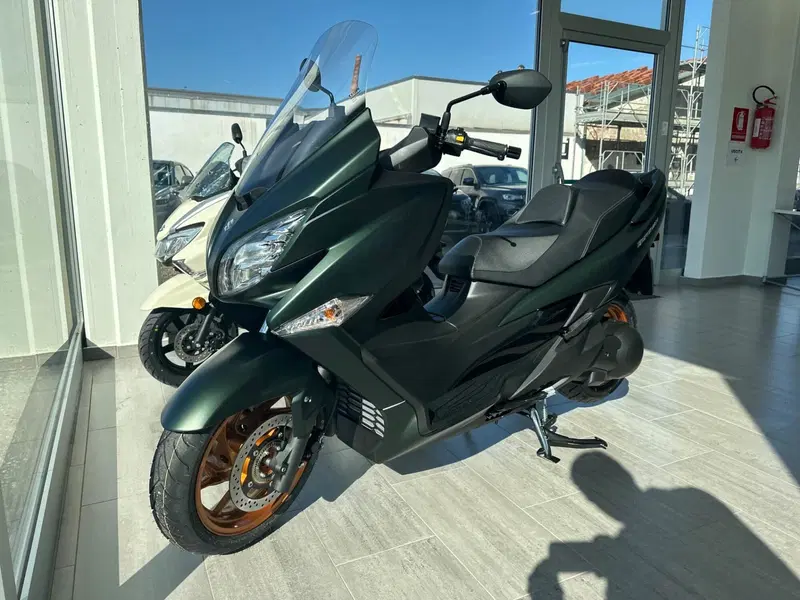 Suzuki Burgman 400 (2025 - 26) (2)