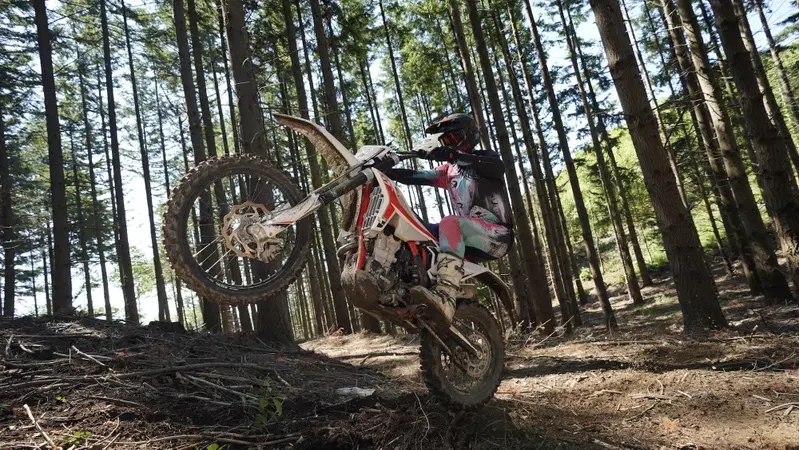 In Valle Staffora stretta sui motori nei boschi, raffica di multe dai Carabinieri Forestali