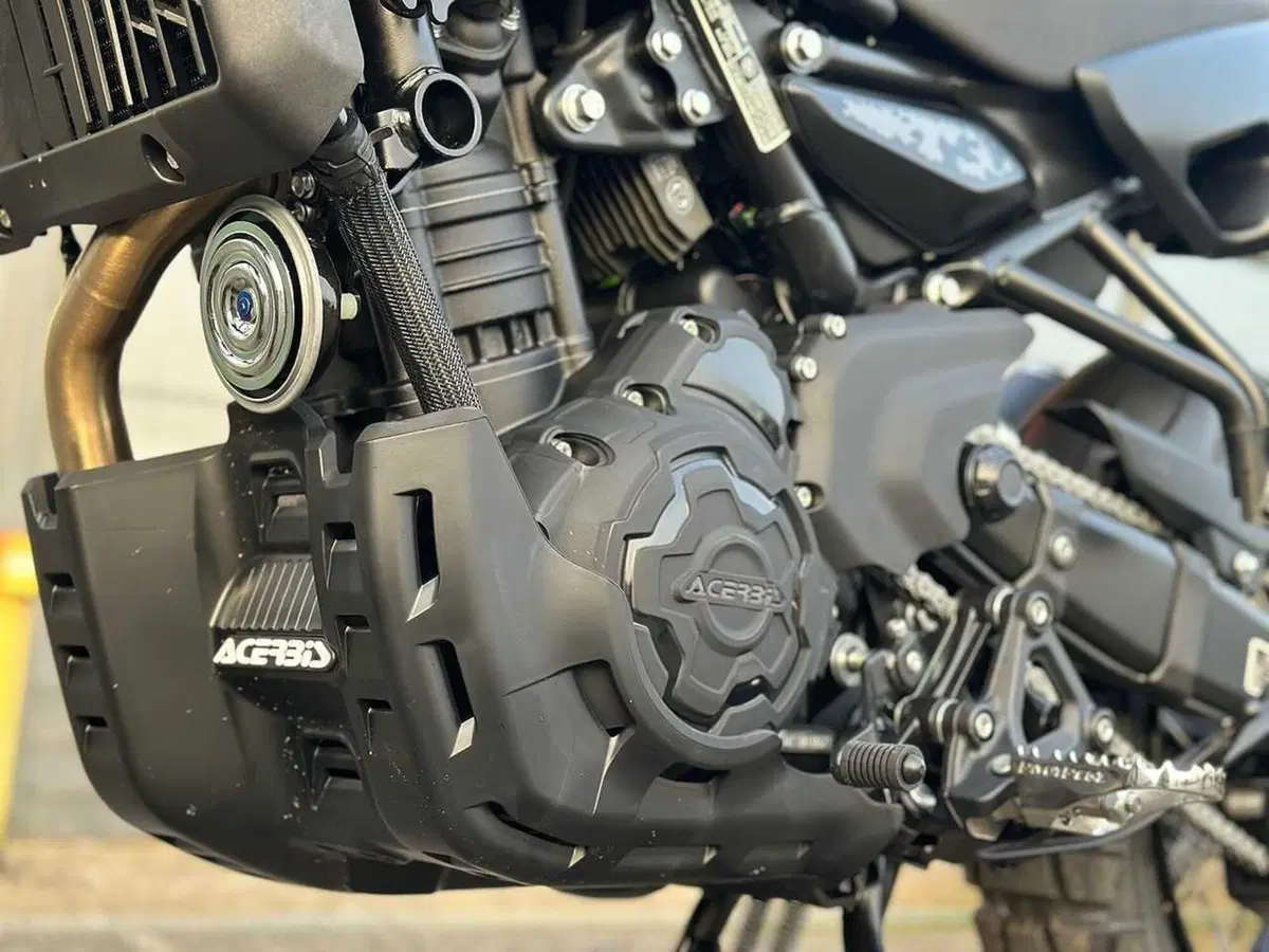 In Inghilterra la RE Himalayan 450 diventa Phantom Edition, per l'off-road estremo (4)