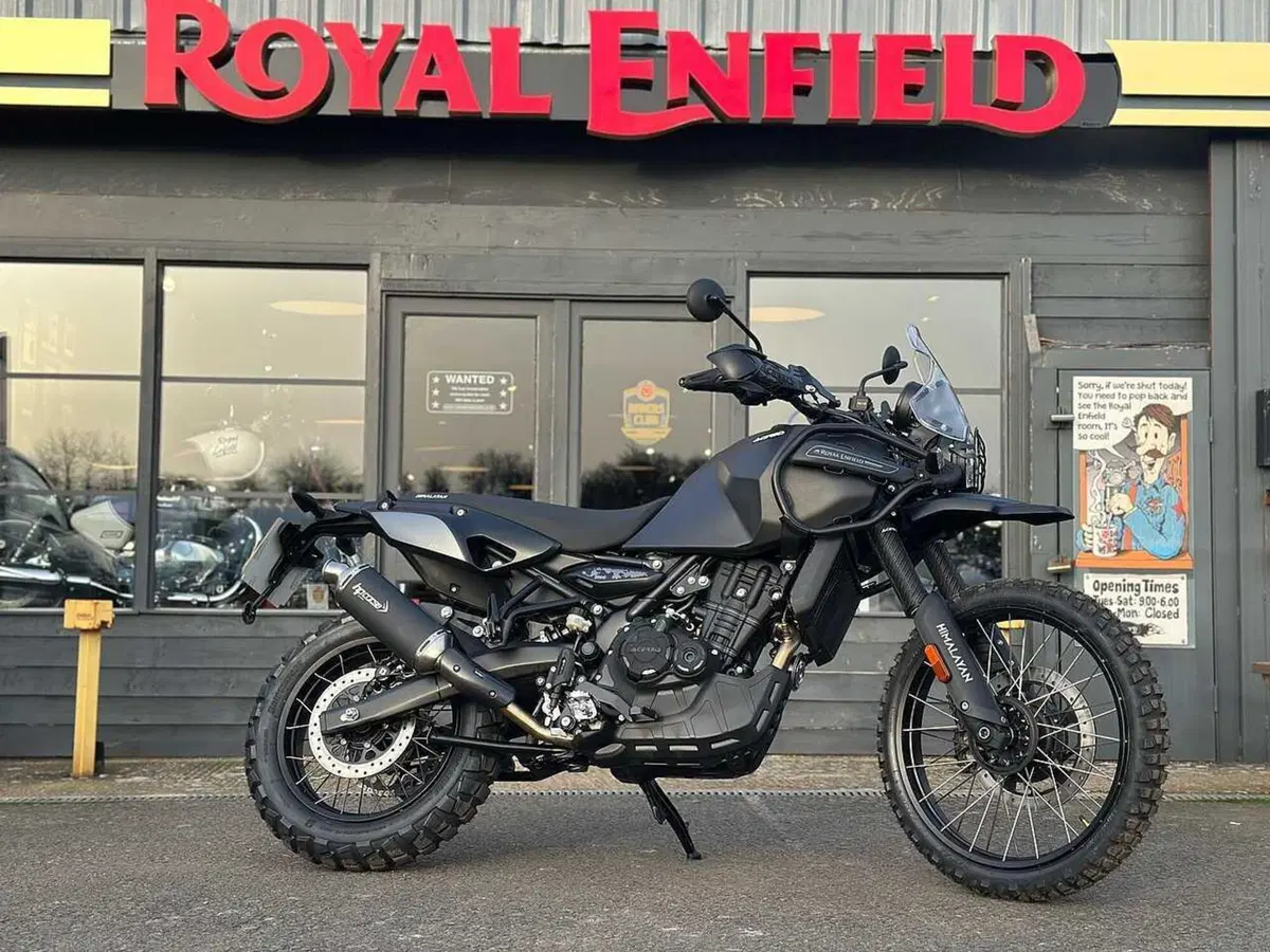 In Inghilterra la RE Himalayan 450 diventa Phantom Edition, per l'off-road estremo