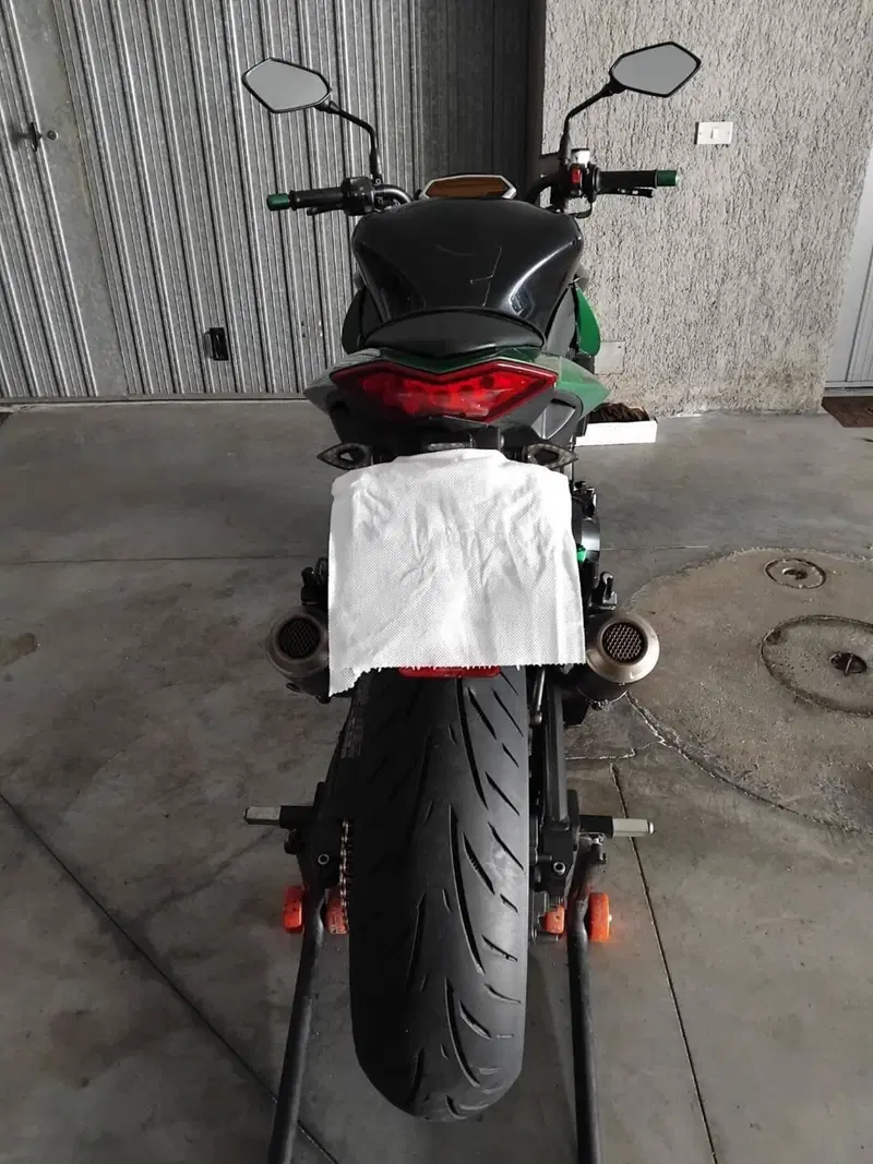 Kawasaki Z 1000 (2010 - 13) (2)