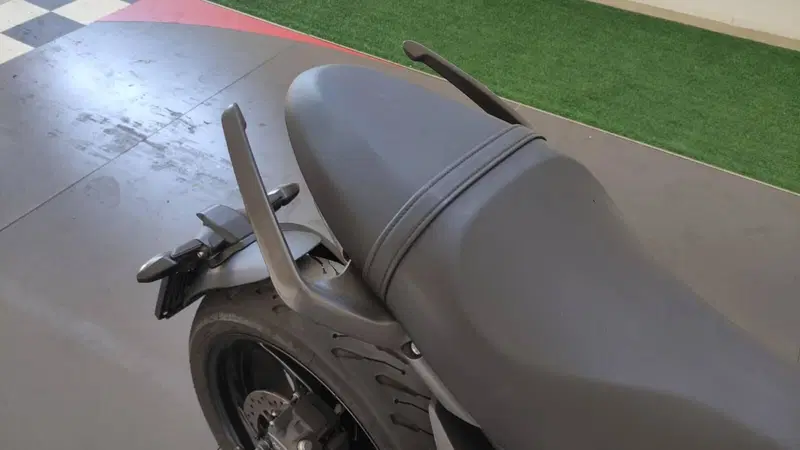 Triumph Trident 660 Triple Tribute Edition (2024) (8)